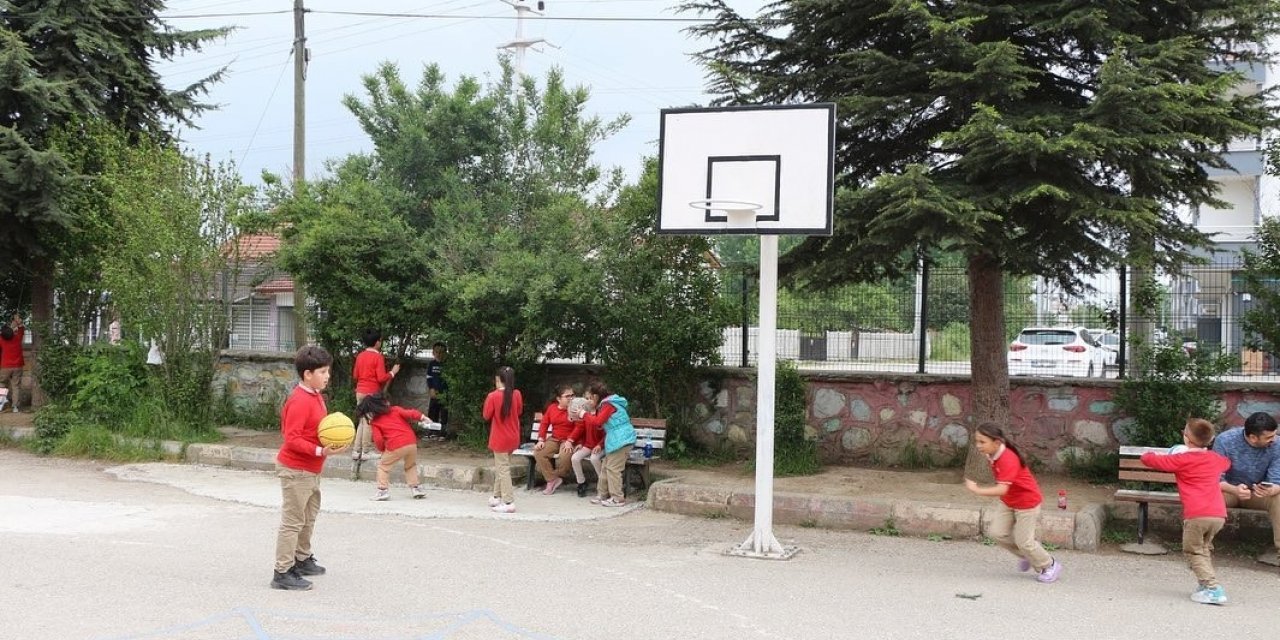Lise öğrencilerin ürettiği spor aletleri okullara verildi