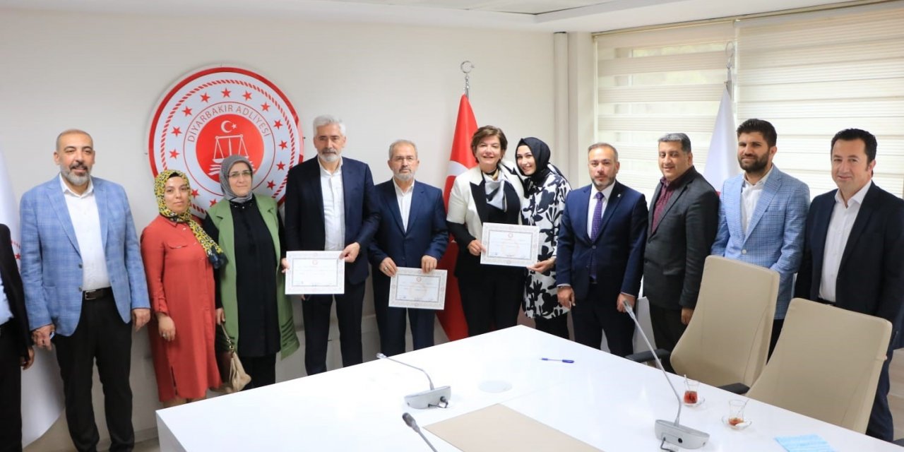 AK Parti Diyarbakır milletvekilleri mazbatalarını aldı