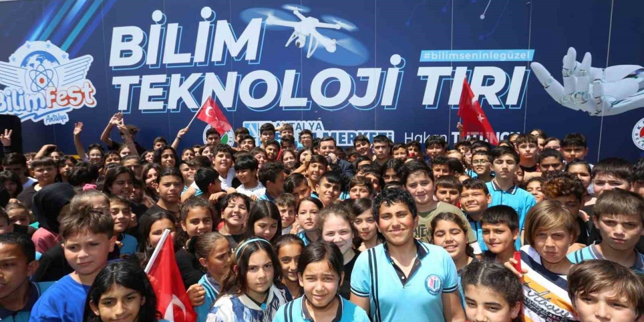 Kepez’in Bilim Teknoloji Tırı, öğrencilerle buluştu