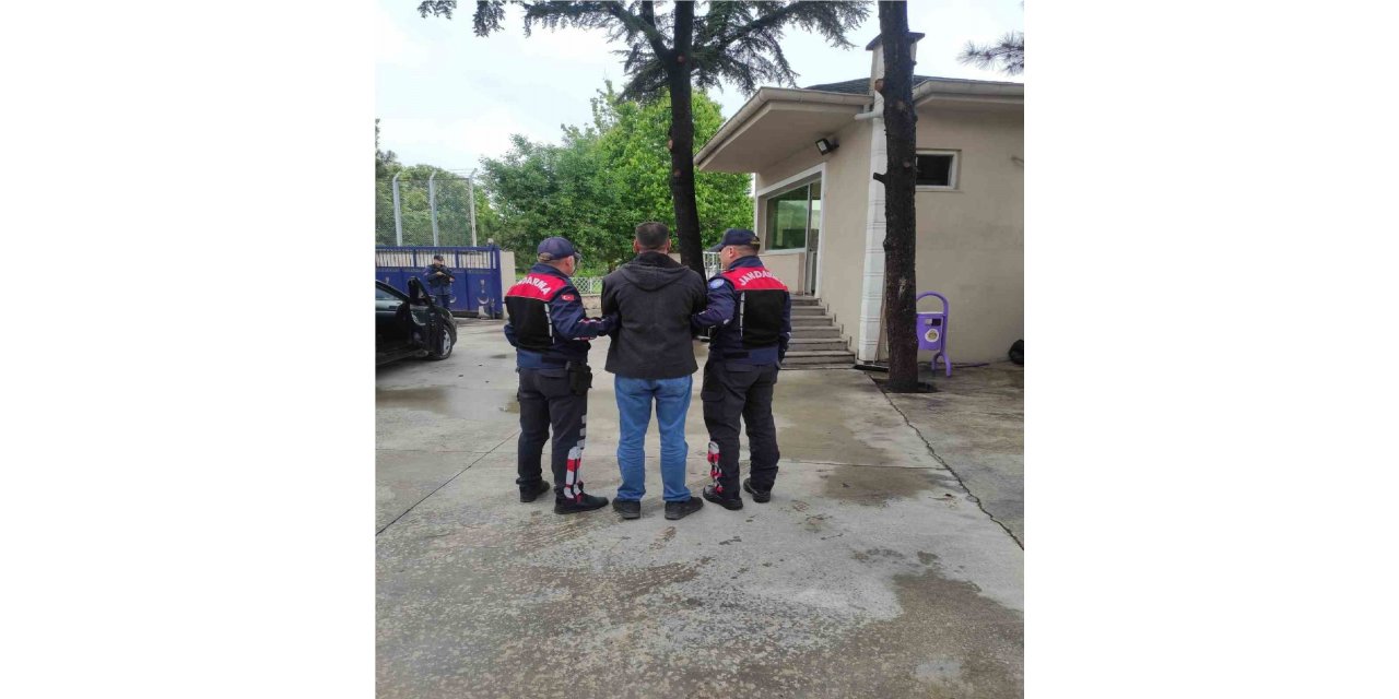 10 yıl hapis cezasıyla aranan cezaevi firarisi şahsı jandarma yakaladı