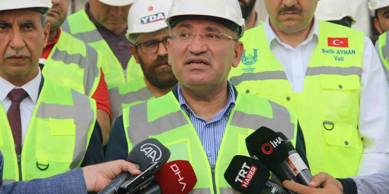 Adalet Bakanı Bozdağ, Şanlıurfa’da şehir hastanesi inşaatını gezdi