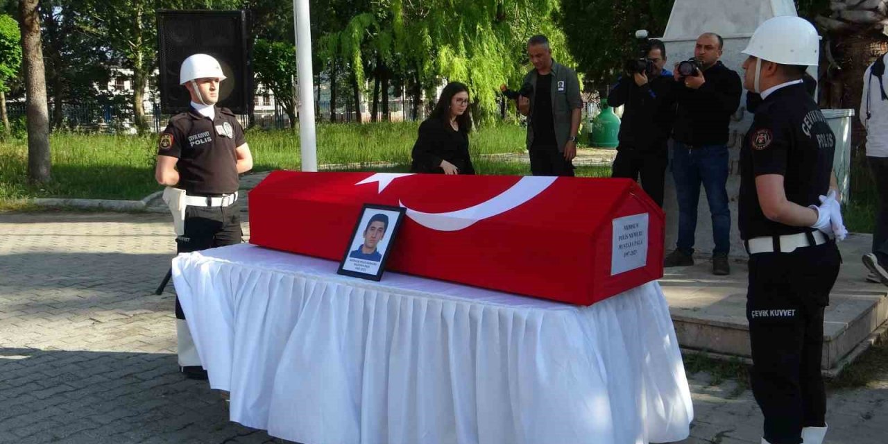 Kazada hayatını kaybeden polis memuru toprağa verilmek üzere Sivas’a uğurlandı