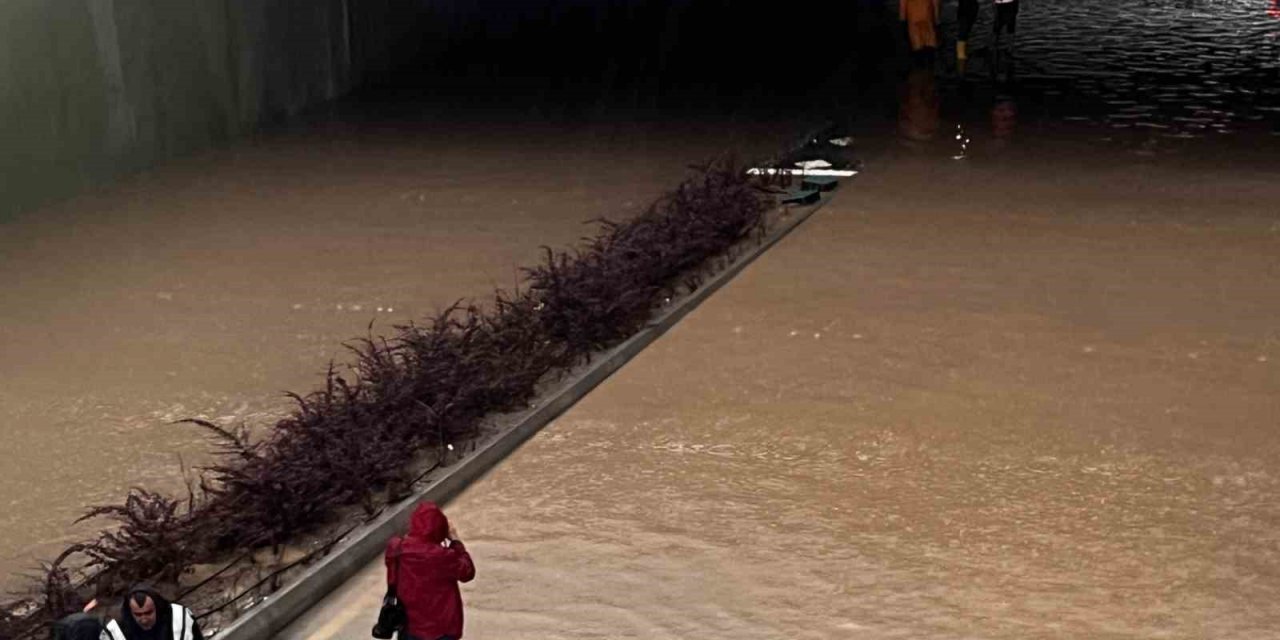 Nevşehir’de sağanak yağış trafiği olumsuz etkiledi
