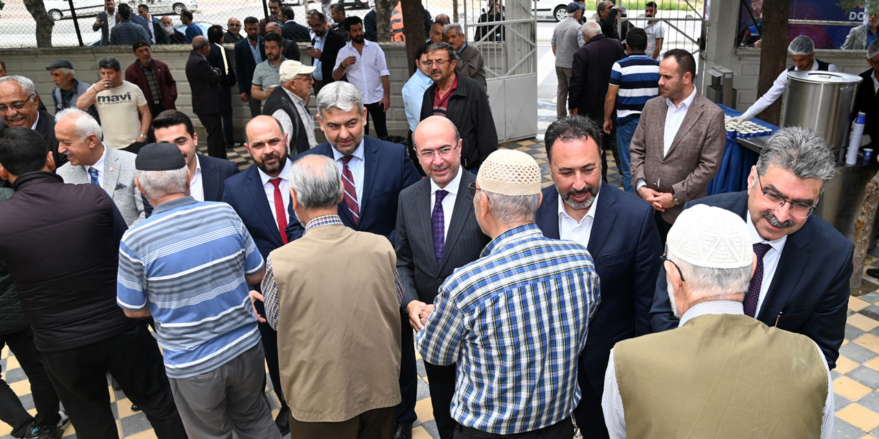 Konya'da 'Cuma buluşması' geleneği sürüyor! Milletvekilleri ve Başkan Hocacihan Mahallesi'nde