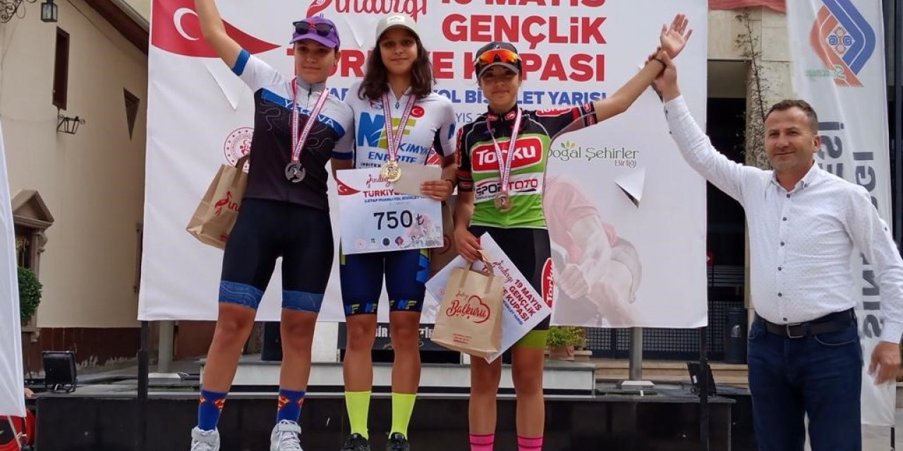 Denizlili bisikletçiler Balıkesir ve Bodrum’dan ödüllerle döndü