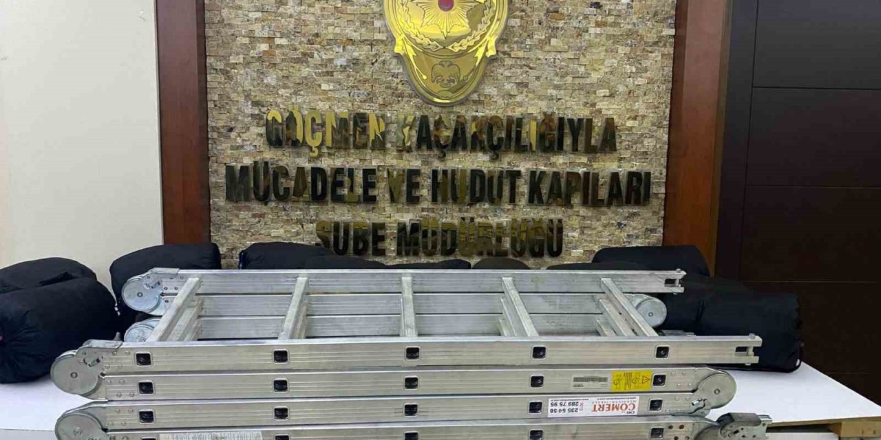 İstanbul’da minibüste 15 kaçak göçmen yakalandı