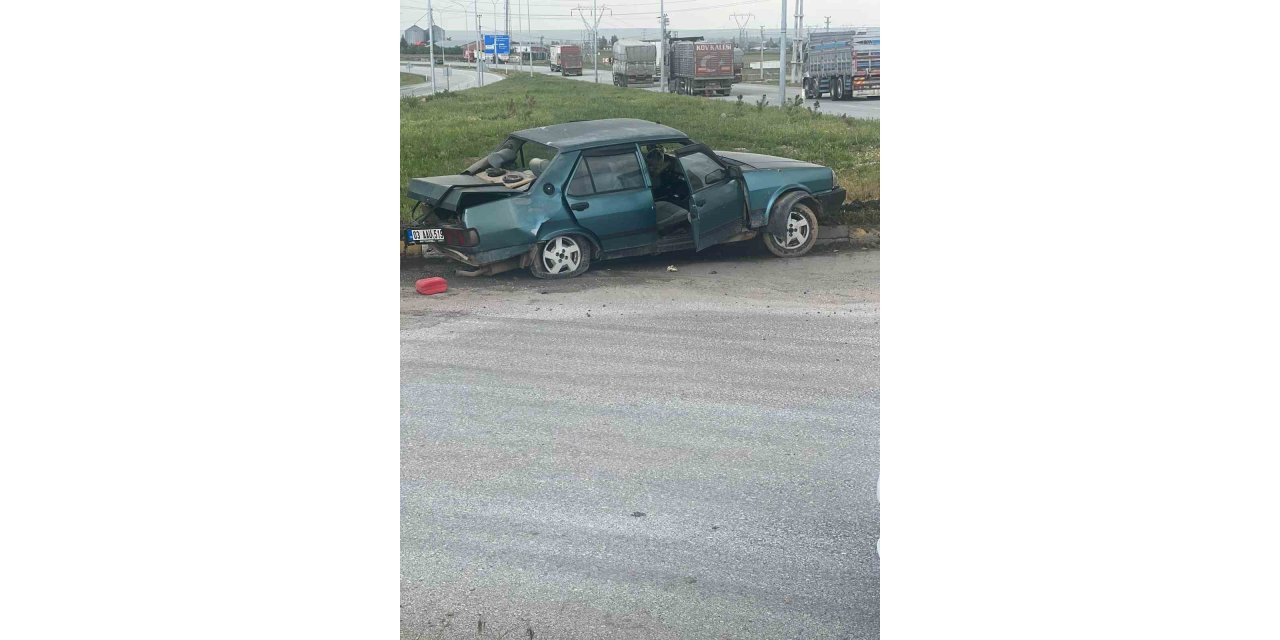 Kamyon ile otomobilin çarpıştığı kazada 1 kişi yaralandı