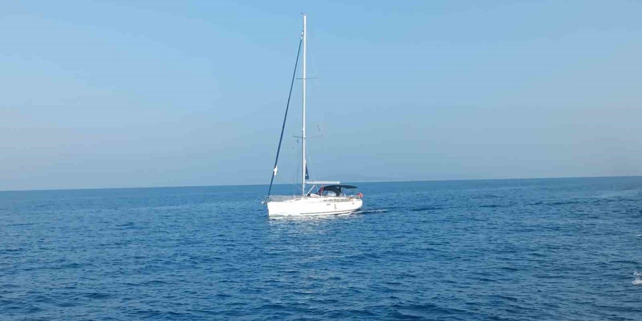 Yelkenli teknedeki 79 göçmen kurtarıldı