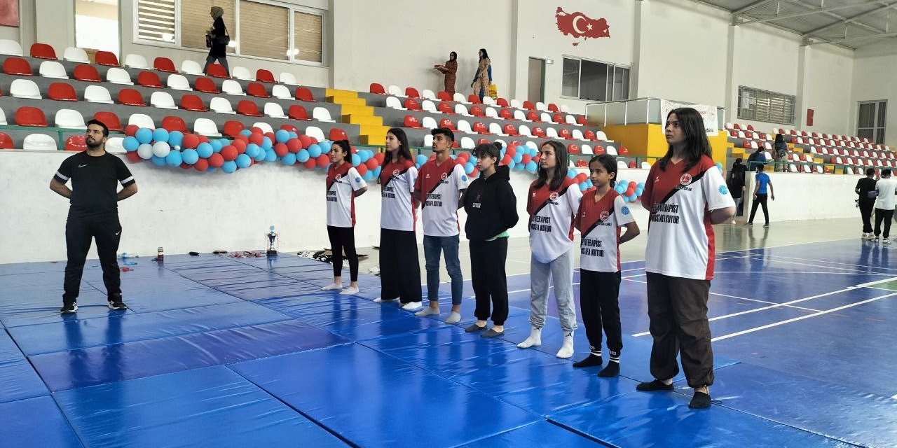 Depremzede sporcular, şampiyonluk kürsüsüne çıktı