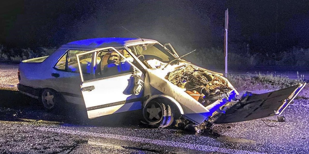 Refüje çarpan otomobilin sürücüsü yaralandı