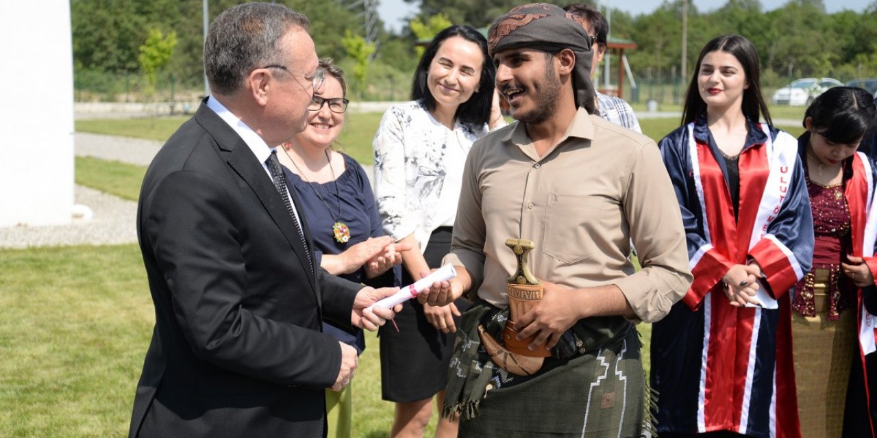 Misafir öğrencilerin mezuniyet coşkusu