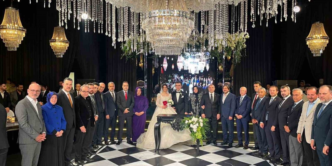 Bursa’da genç çiftin düğünü siyasileri biraraya getirdi