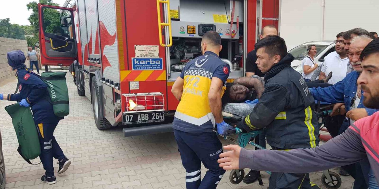 Yangında binada mahsur kalıp bayılan genç kızı itfaiye kurtardı