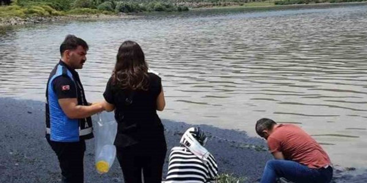 Barajdaki su yüzeyinin siyah renge bürünmesi vatandaşları tedirgin etti