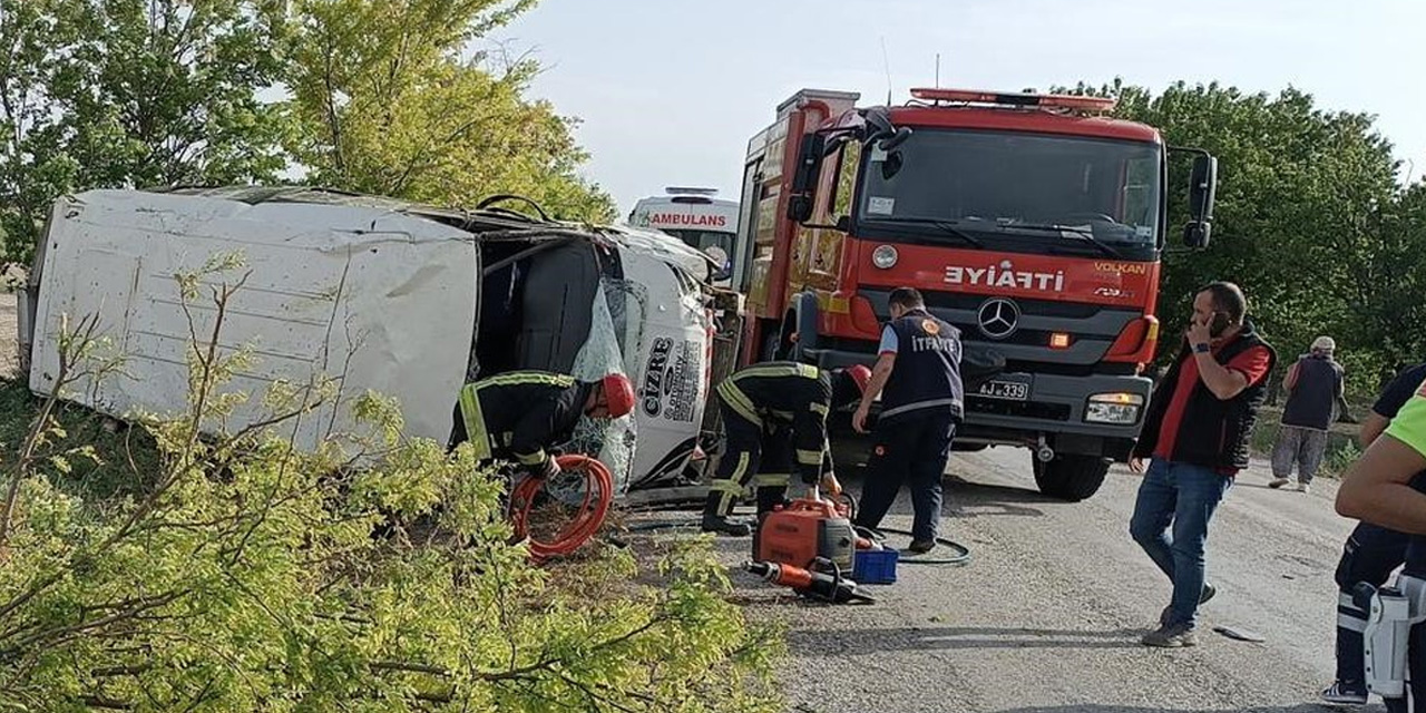 Karaman’da tarım işçilerini taşıyan minibüs devrildi: 16 yaralı