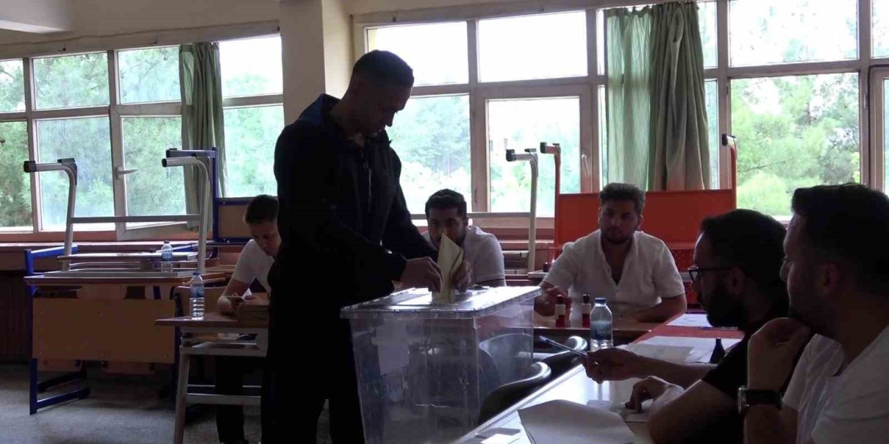 Siirt’te Cumhurbaşkanlığı 2. tur seçimi için oy kullanma işlemi başladı