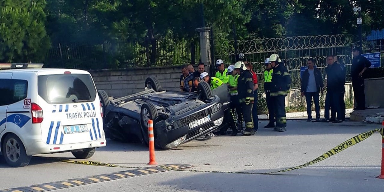 Kaldırımdaki ağaca çarpıp takla atan otomobilin sürücüsü öldü