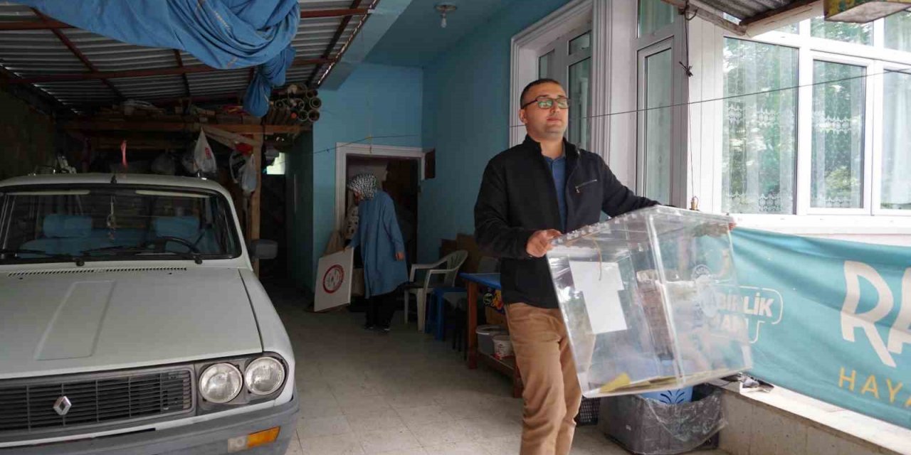 Seyyar sandıklar hasta ve engelli vatandaşların ayağına gitti