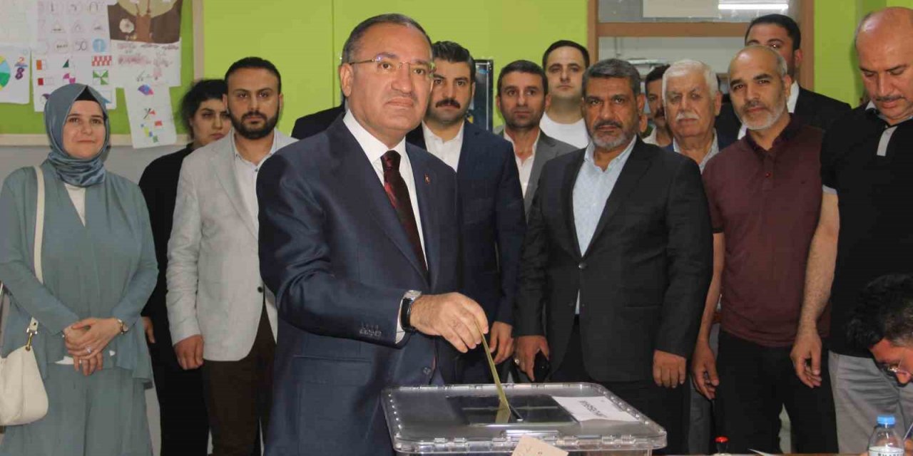 Bakan Bozdağ, oyunu Şanlıurfa’da kullandı