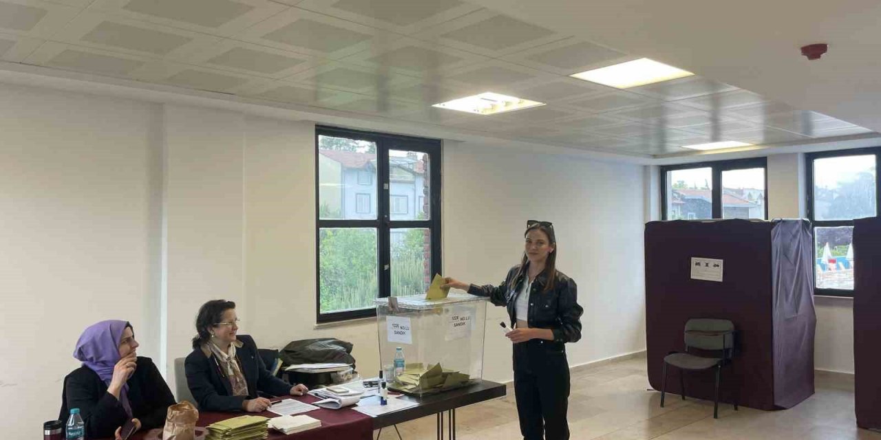 Ünlü oyuncu Alina Boz oyunu kullandı