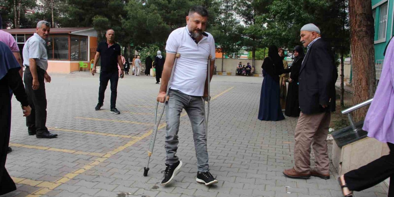 Oyunu kullanmak için engel tanımadı