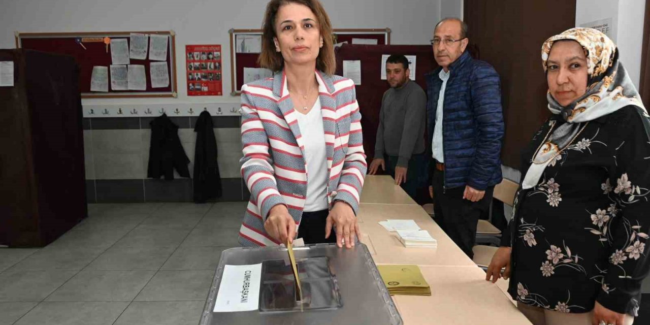 Vali Becel oyunu kullandı