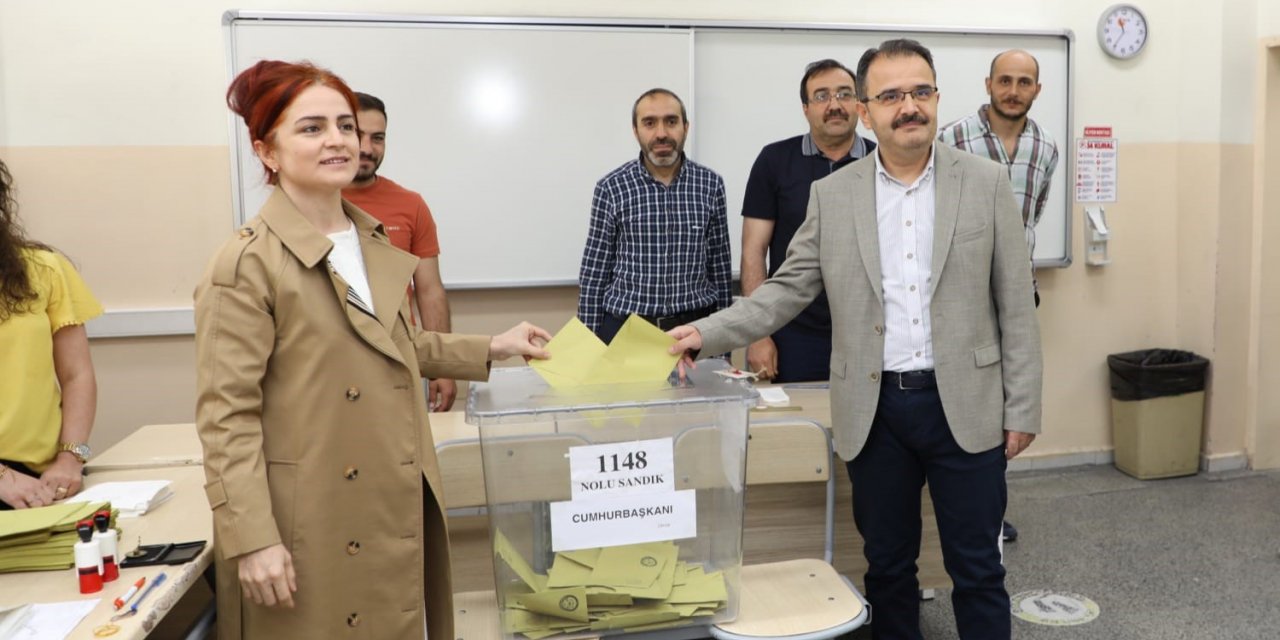 Çankırı Valisi Abdullah Ayaz, oyunu eşi ile birlikte kullandı