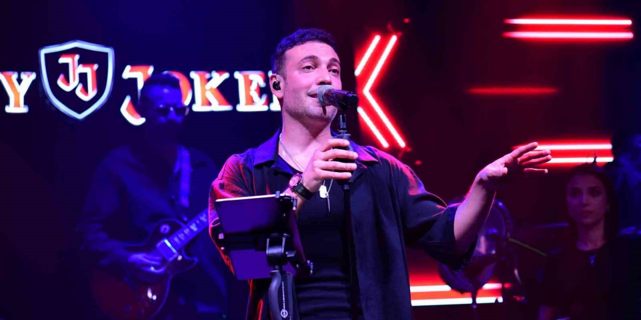 Oğuzhan Koç memleketi Bursa’da sahne aldı