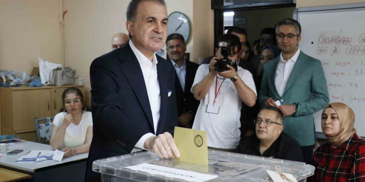 AK Parti Sözcüsü Çelik: "Türkiye bir kere daha büyük bir demokrasi sınavını bütün gücünü göstererek veriyor"