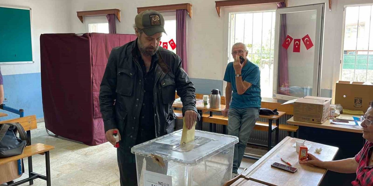 Nejat İşler ve Fedon oylarını Bodrum’da kullandı