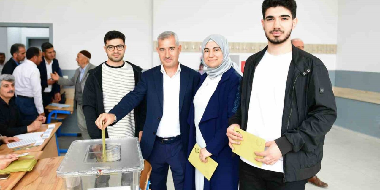 Başkan Çınar, Cumhurbaşkanlığı 2.tur seçimi için oyunu kullandı