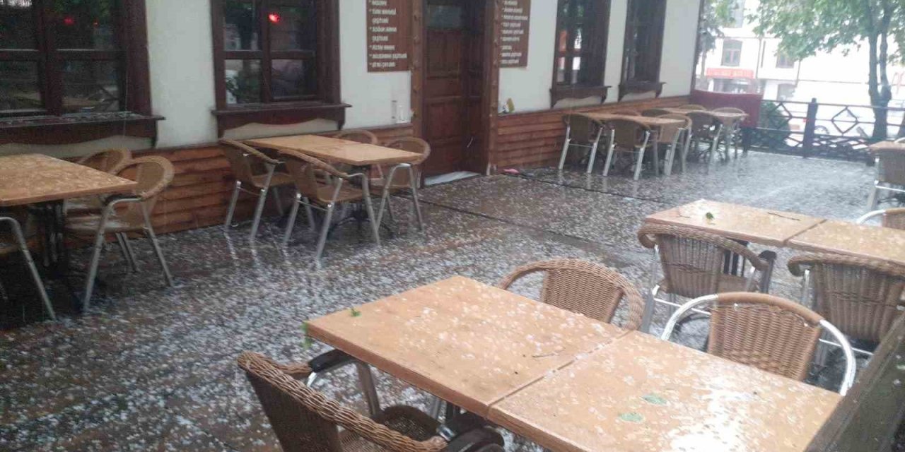 Kastamonu’da dolu ve sağanak yağış etkili oldu