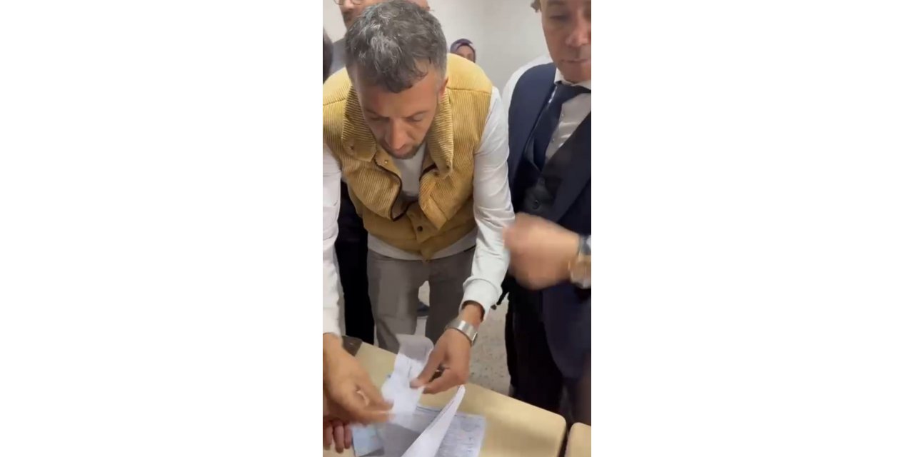 Ağabeyinin yerine oy kullanmak isterken yakalandı