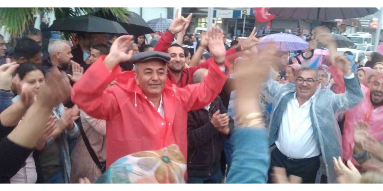 Başkan Kaplan, Cumhurbaşkanı Erdoğan’ın zaferini vatandaşlarla birlikte kutladı