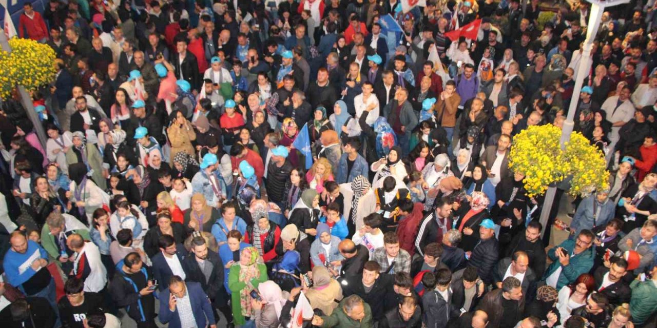 Cumhurbaşkanı Erdoğan’ın seçim zaferi Trabzon’da coşkuyla kutlanıyor