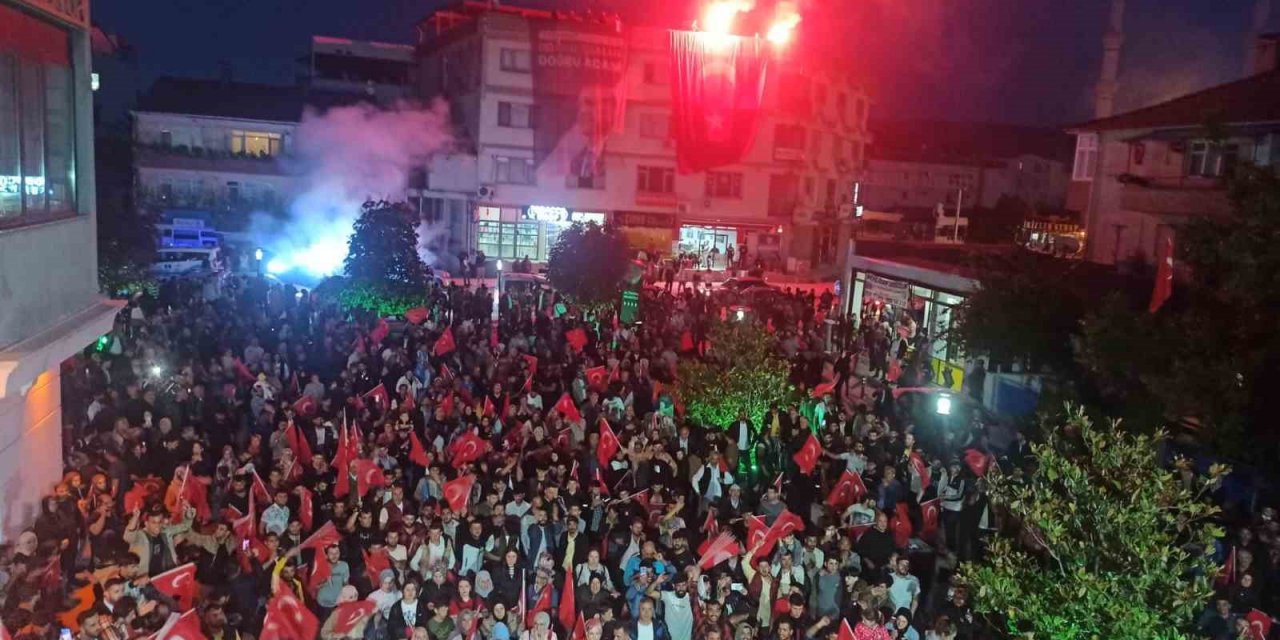 Yalova’da Cumhurbaşkanı Erdoğan’ın seçim zaferi kutlanıyor
