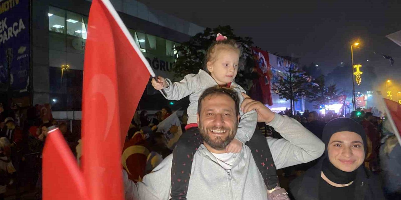 Küçükçekmece’de Cumhurbaşkanlığı seçim zaferi kutlaması