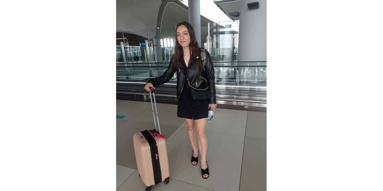 Merve Dizdar İstanbul’a geldi