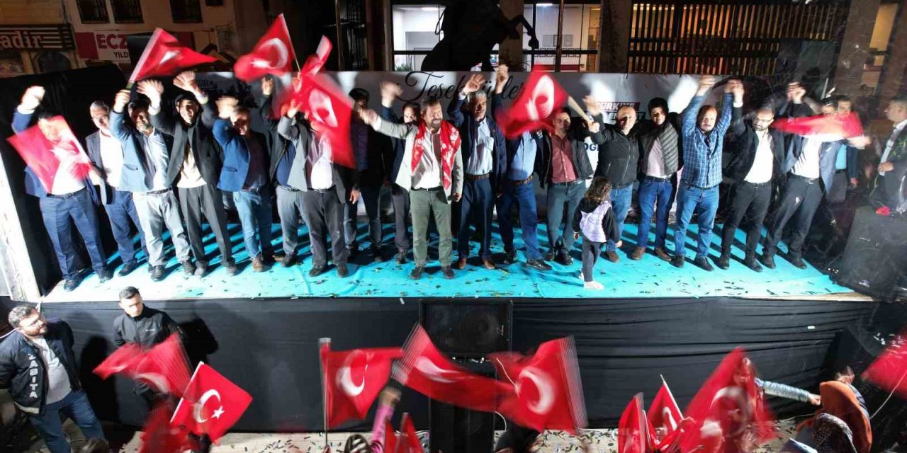 Sındırgı’da demokrasi zaferi sokaklara taştı