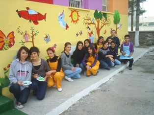 Anaokulu binası yağlı boya resimlerle güzelleşti