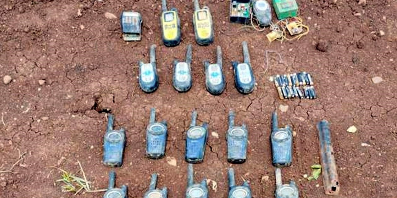 Siirt’te bölücü terör örgütüne ait patlama düzenekleri ve el telsizleri ele geçirildi