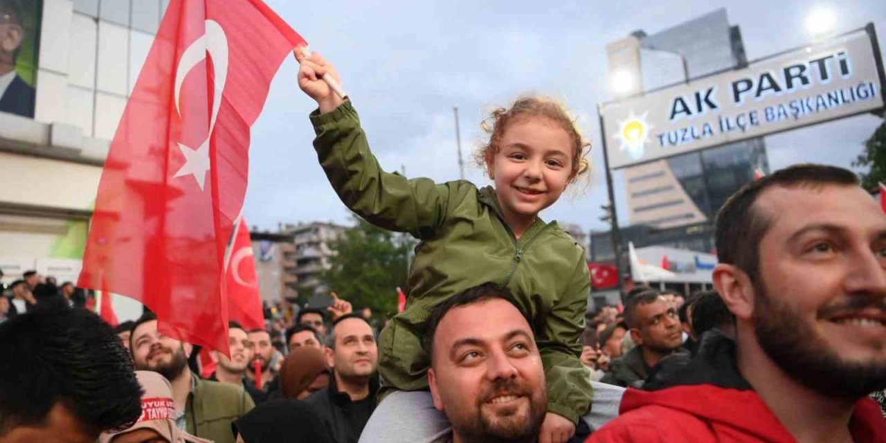 Tuzla’da seçim zaferi coşkuyla kutlandı