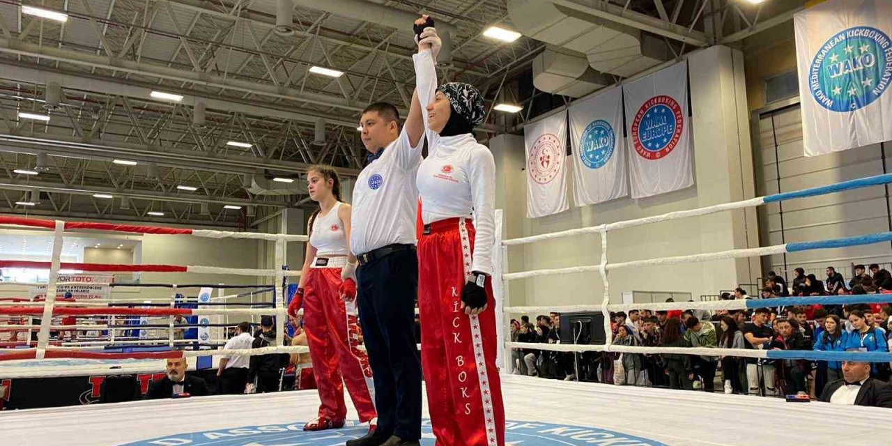 Körfezli kick boksçuların büyük başarısı