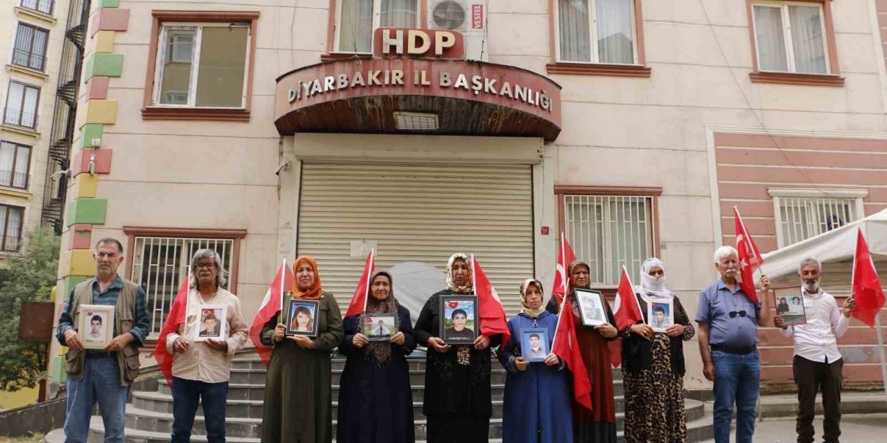 Evlat nöbeti tutan ailelerden Cumhurbaşkanı Erdoğan’a tebrik