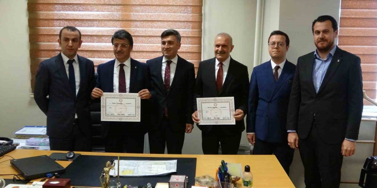 AK Parti Van milletvekilleri mazbatalarını aldı