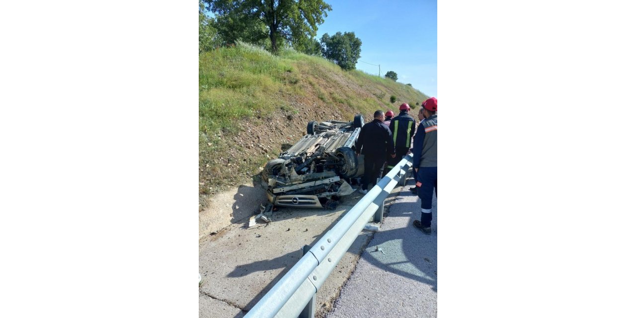 Gediz’de araç takla attı, 2 yaralı