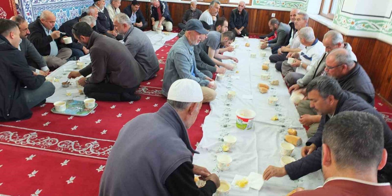 Burhaniye’de Sabah Namazı buluşmaları devam ediyor