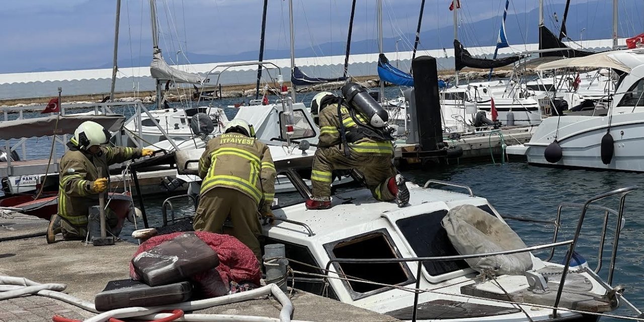 Burhaniye’de tekne yangını korkuttu