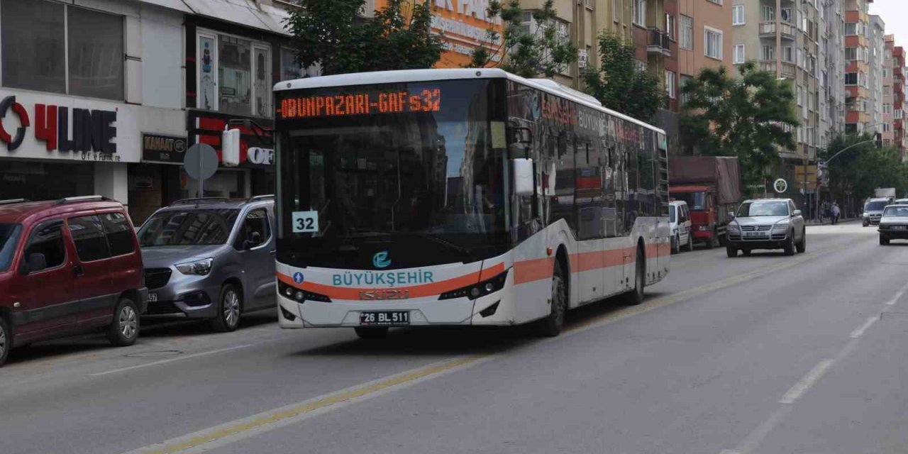 Seçim sebebiyle tedbirlerin uygulandığı caddelerdeki trafik açıldı