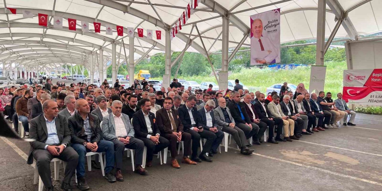 Çatalca’da Cumhurbaşkanı Erdoğan’ın yeniden seçilmesiyle 81 ile ithafen 81 koyun kesildi